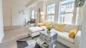 Cozy 3 Bedrooms Apartment besides University of Toronto